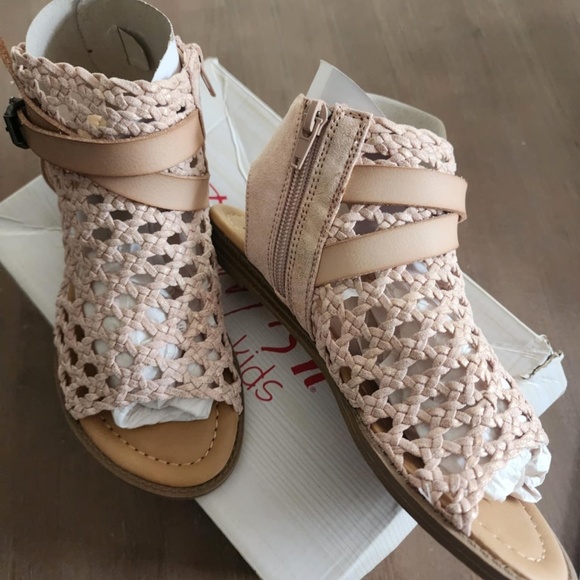 Girls New in box Sandals size 3 - Picture 2 of 8